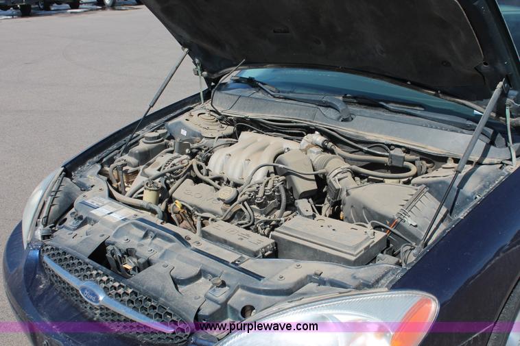 image for item E2933 2000 Ford Taurus SE