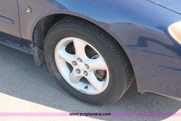image for item E2933 2000 Ford Taurus SE