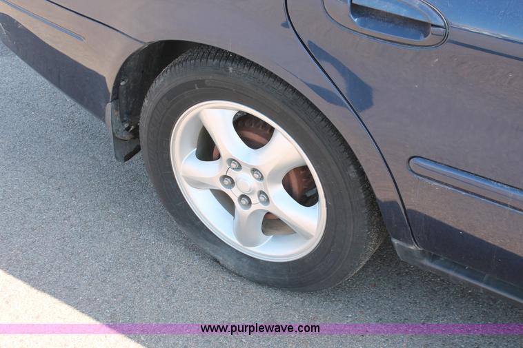 image for item E2933 2000 Ford Taurus SE