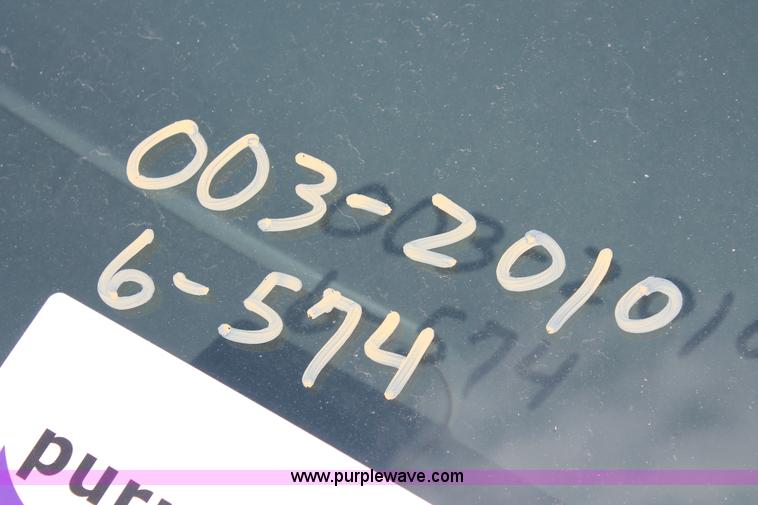 image for item E2933 2000 Ford Taurus SE