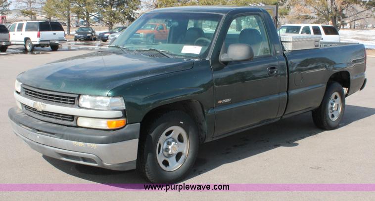 image for item E2937 2002 Chevrolet Silverado 1500 pickup truck