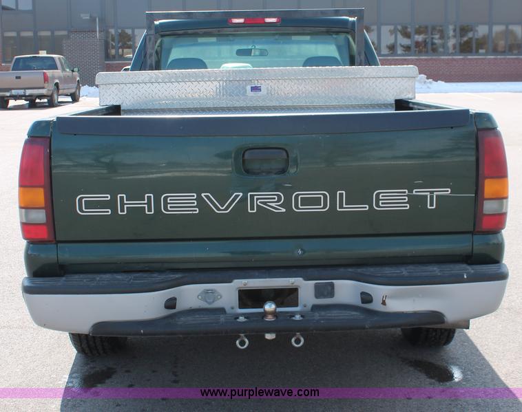 image for item E2937 2002 Chevrolet Silverado 1500 pickup truck