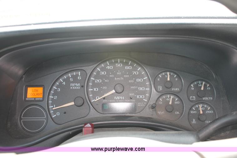 image for item E2937 2002 Chevrolet Silverado 1500 pickup truck