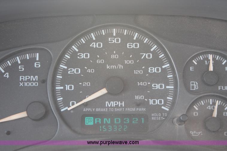 image for item E2937 2002 Chevrolet Silverado 1500 pickup truck