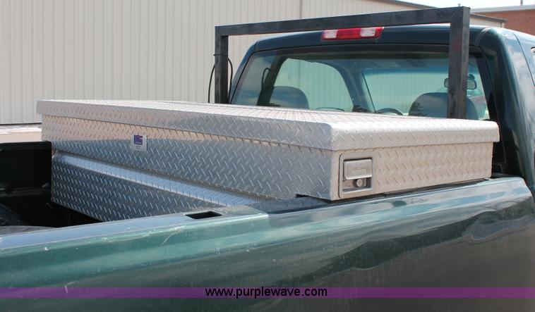 image for item E2937 2002 Chevrolet Silverado 1500 pickup truck