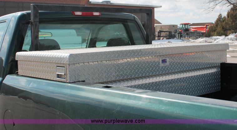 image for item E2937 2002 Chevrolet Silverado 1500 pickup truck