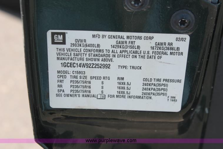 image for item E2937 2002 Chevrolet Silverado 1500 pickup truck