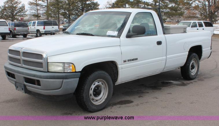 image for item E2938 2001 Dodge Ram 1500 pickup truck