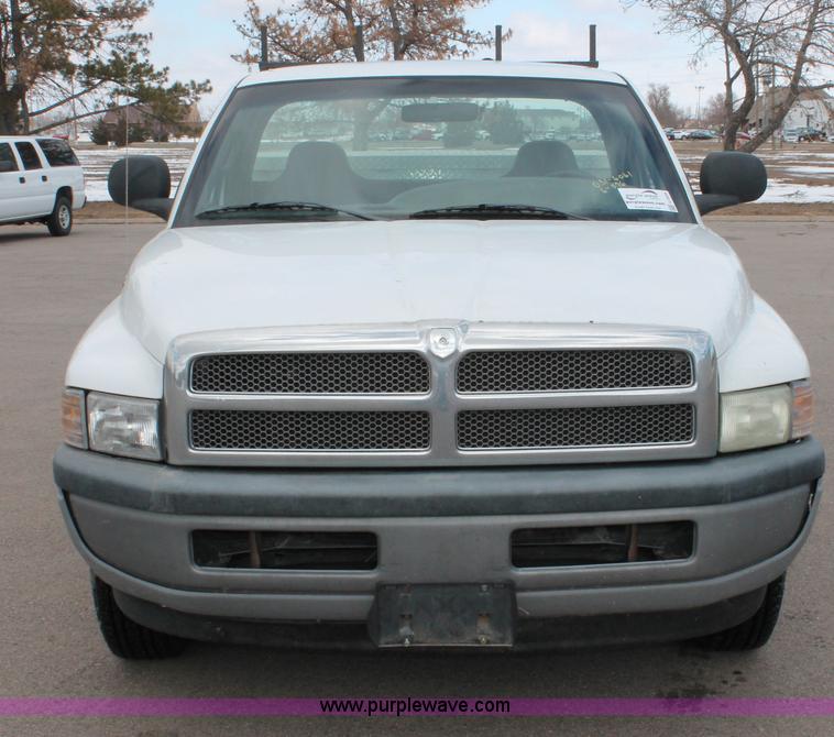 image for item E2938 2001 Dodge Ram 1500 pickup truck