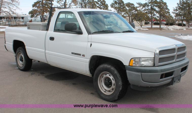 image for item E2938 2001 Dodge Ram 1500 pickup truck