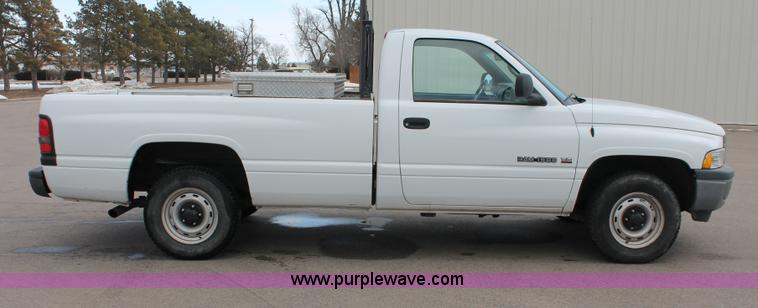 image for item E2938 2001 Dodge Ram 1500 pickup truck