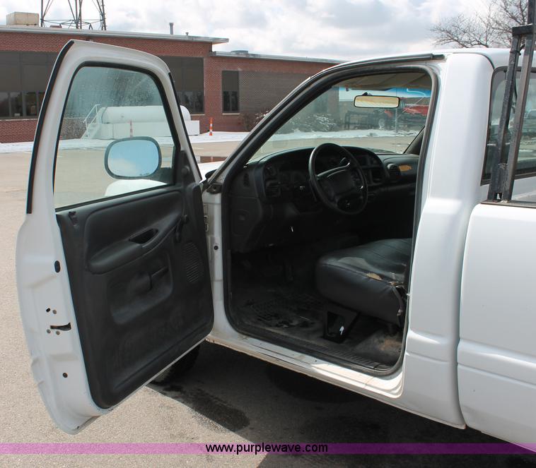 image for item E2938 2001 Dodge Ram 1500 pickup truck