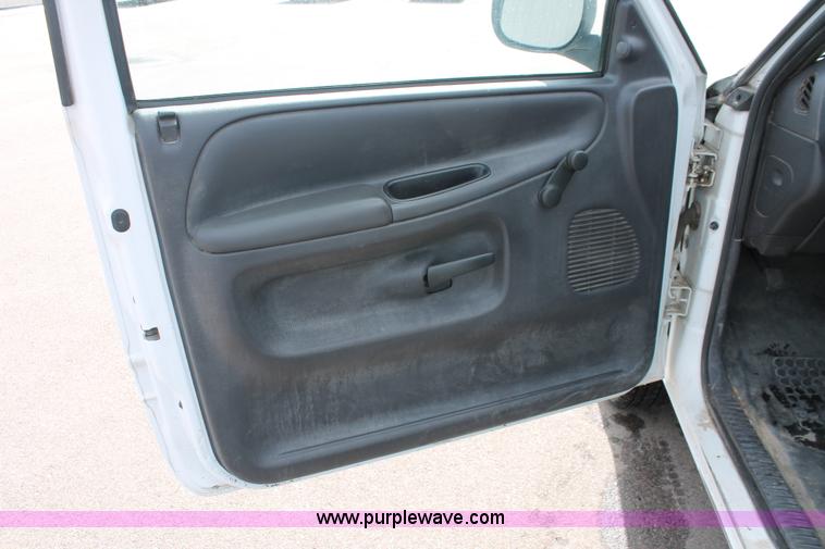 image for item E2938 2001 Dodge Ram 1500 pickup truck