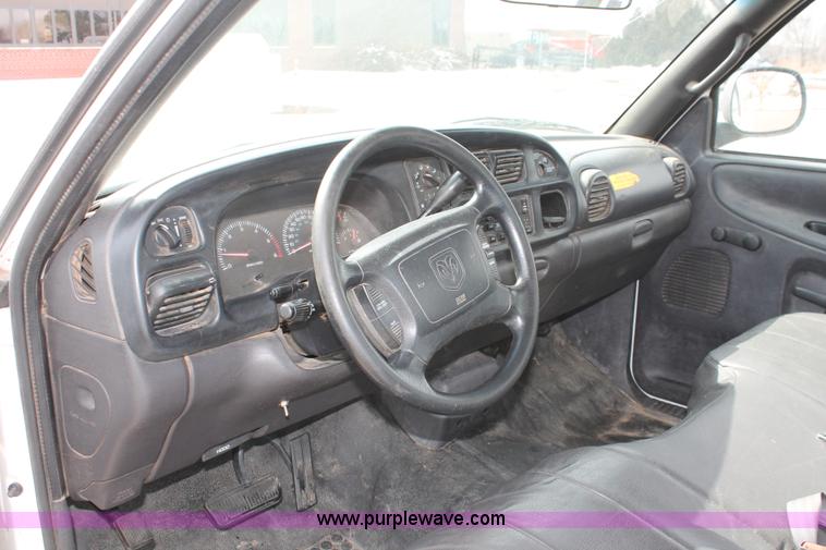 image for item E2938 2001 Dodge Ram 1500 pickup truck