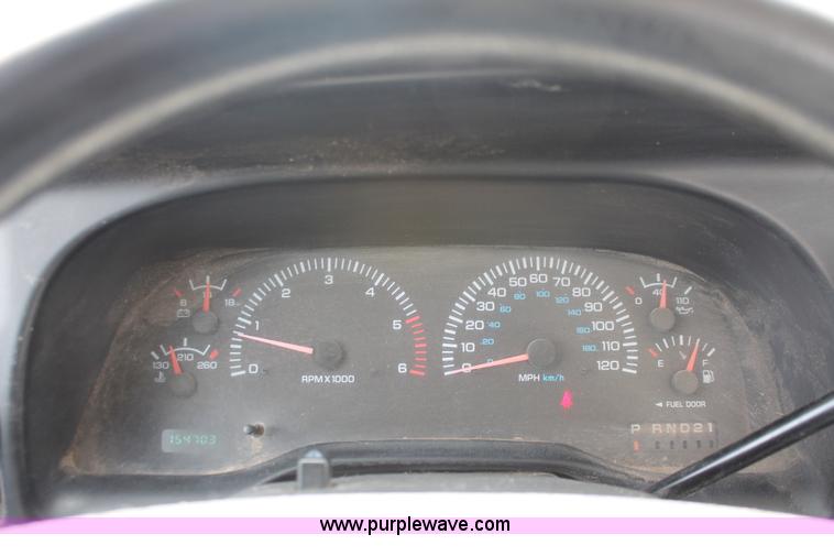 image for item E2938 2001 Dodge Ram 1500 pickup truck