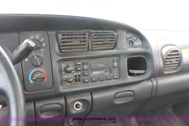 image for item E2938 2001 Dodge Ram 1500 pickup truck