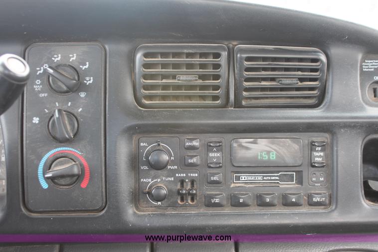 image for item E2938 2001 Dodge Ram 1500 pickup truck