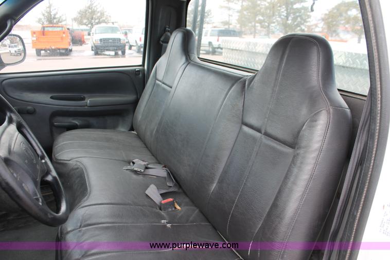 image for item E2938 2001 Dodge Ram 1500 pickup truck