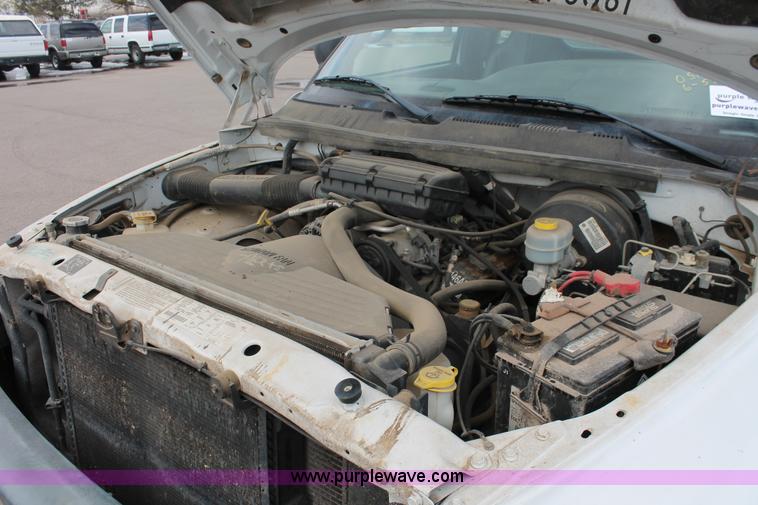 image for item E2938 2001 Dodge Ram 1500 pickup truck