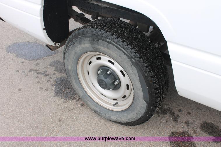 image for item E2938 2001 Dodge Ram 1500 pickup truck