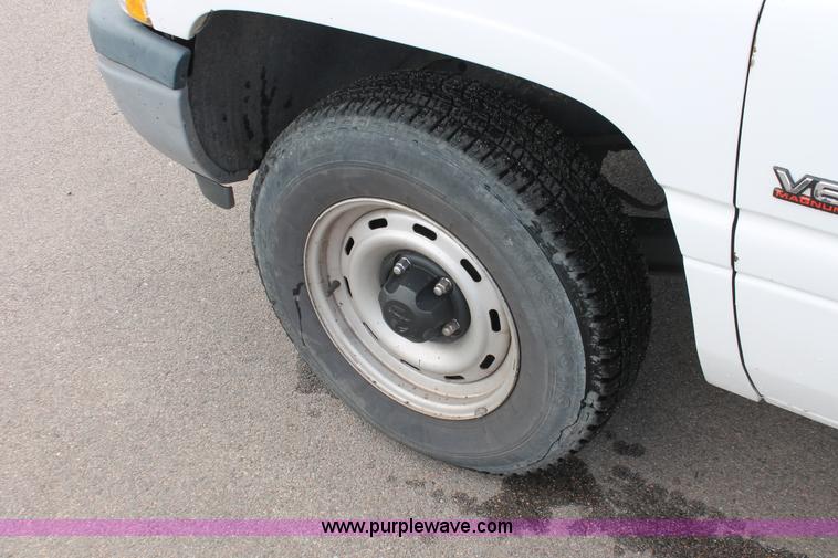 image for item E2938 2001 Dodge Ram 1500 pickup truck