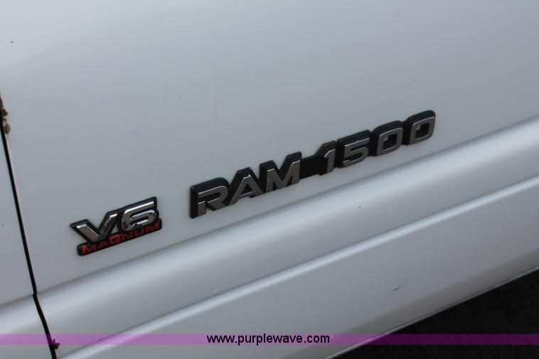 image for item E2938 2001 Dodge Ram 1500 pickup truck