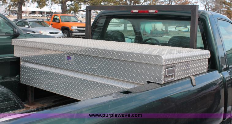 image for item E2939 2002 Chevrolet Silverado 1500 pickup truck
