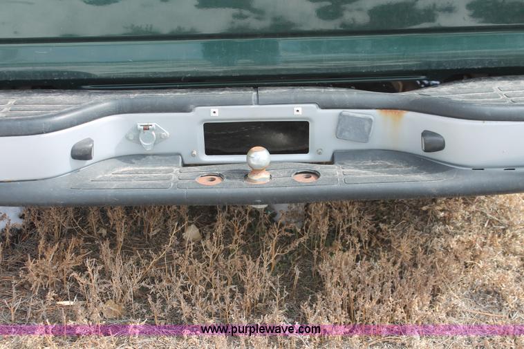 image for item E2939 2002 Chevrolet Silverado 1500 pickup truck