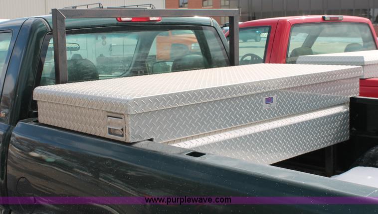 image for item E2939 2002 Chevrolet Silverado 1500 pickup truck