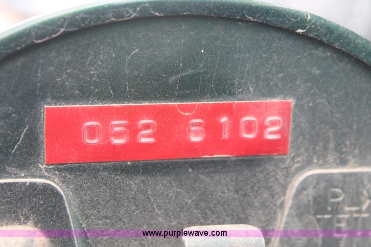 image for item E2939 2002 Chevrolet Silverado 1500 pickup truck