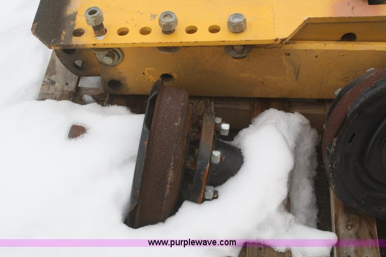 image for item E4154 2007 Ingram RS207 flat face steel roller