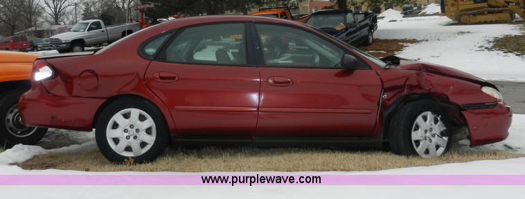 image for item E4156 2001 Ford Taurus LX