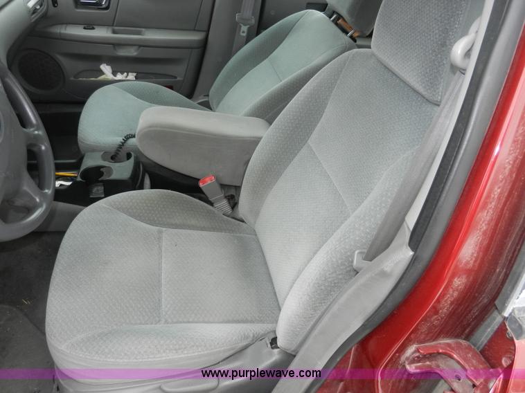 image for item E4156 2001 Ford Taurus LX