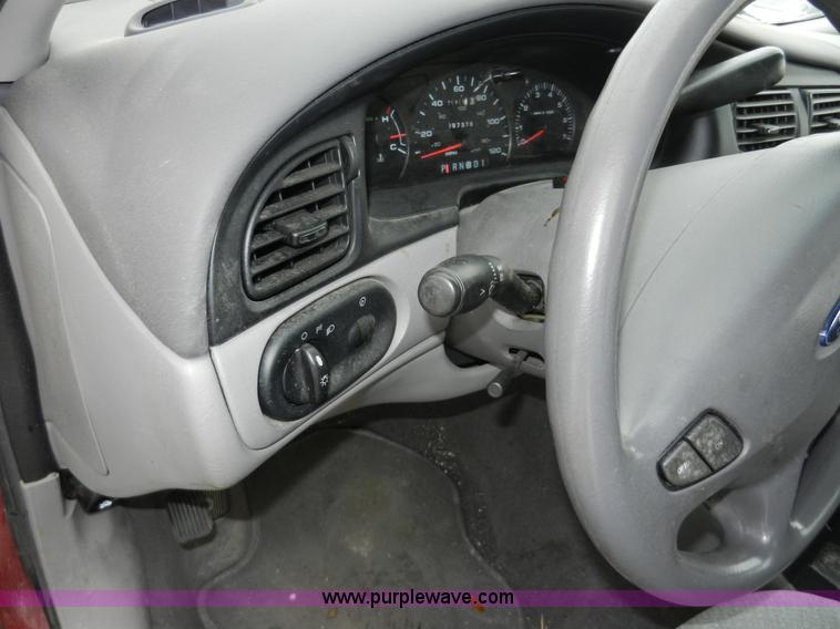 image for item E4156 2001 Ford Taurus LX