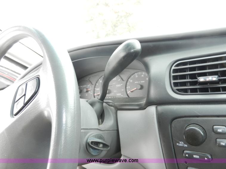 image for item E4156 2001 Ford Taurus LX