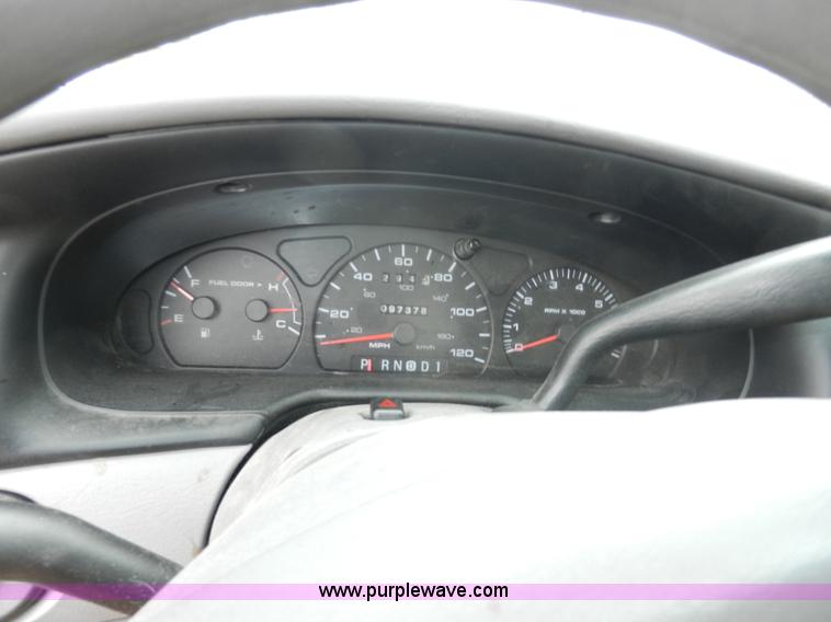 image for item E4156 2001 Ford Taurus LX