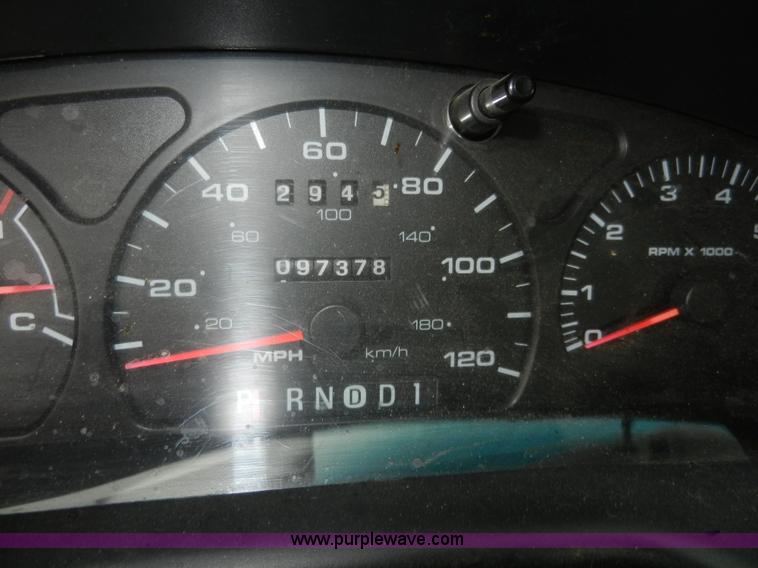 image for item E4156 2001 Ford Taurus LX
