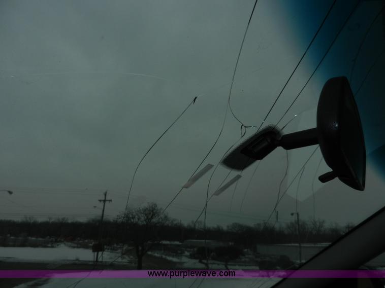 image for item E4156 2001 Ford Taurus LX