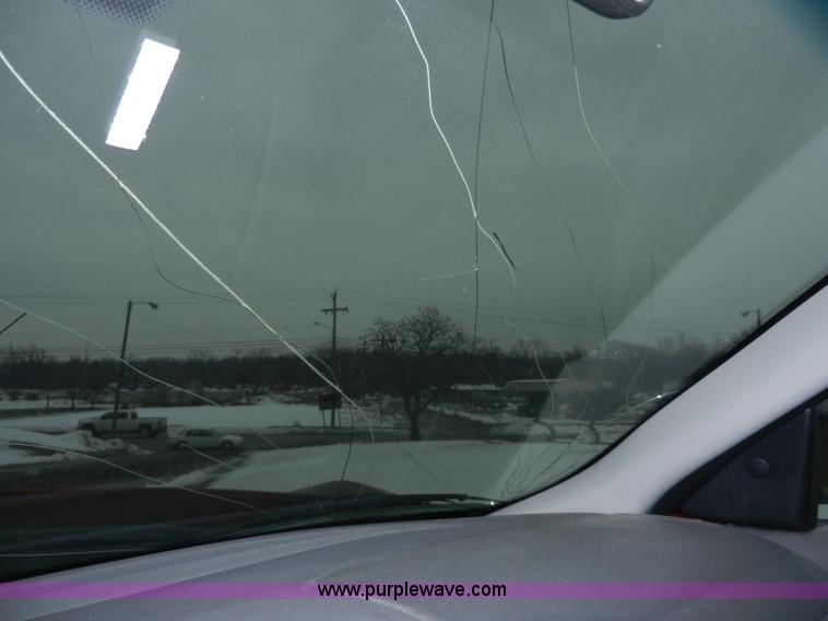 image for item E4156 2001 Ford Taurus LX