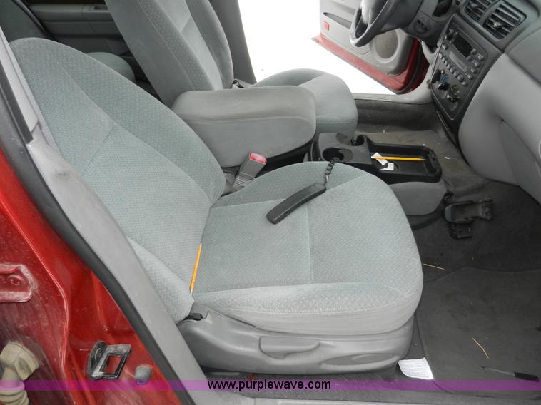 image for item E4156 2001 Ford Taurus LX