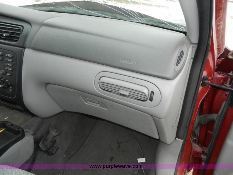 image for item E4156 2001 Ford Taurus LX