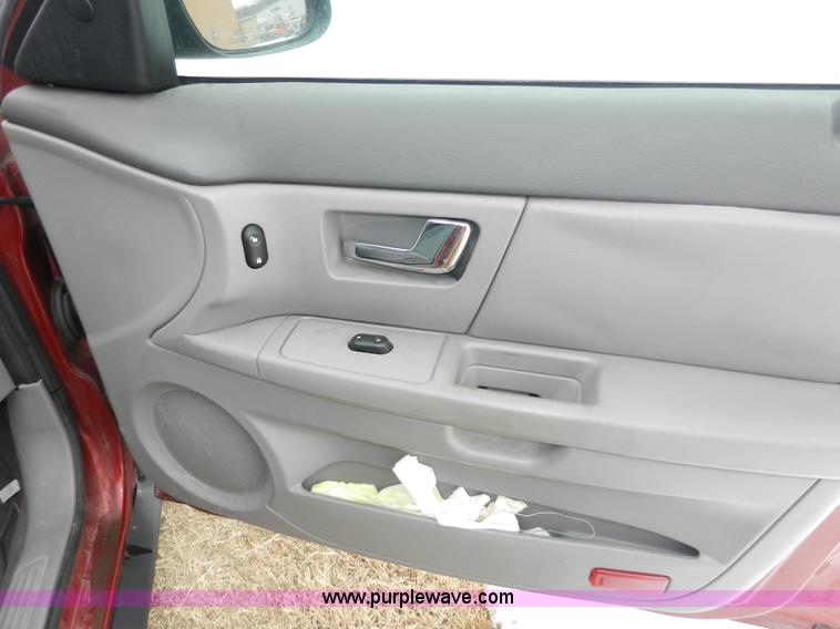 image for item E4156 2001 Ford Taurus LX