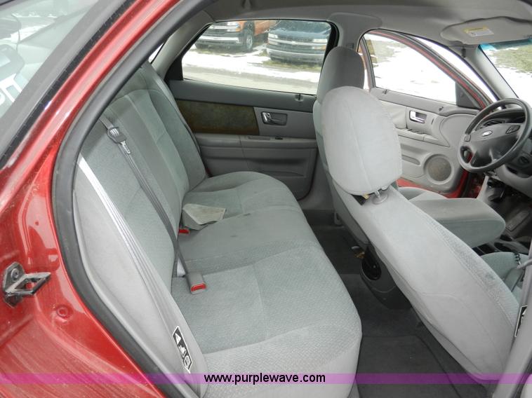image for item E4156 2001 Ford Taurus LX
