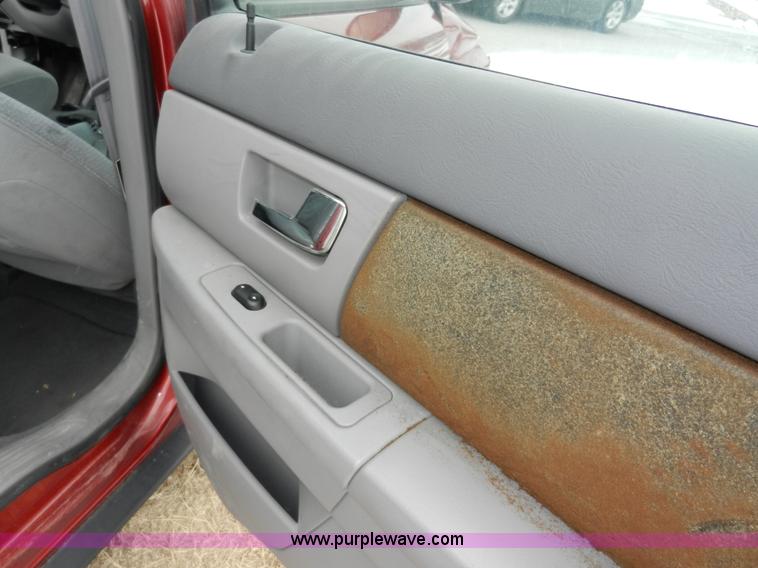 image for item E4156 2001 Ford Taurus LX