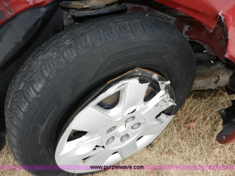 image for item E4156 2001 Ford Taurus LX