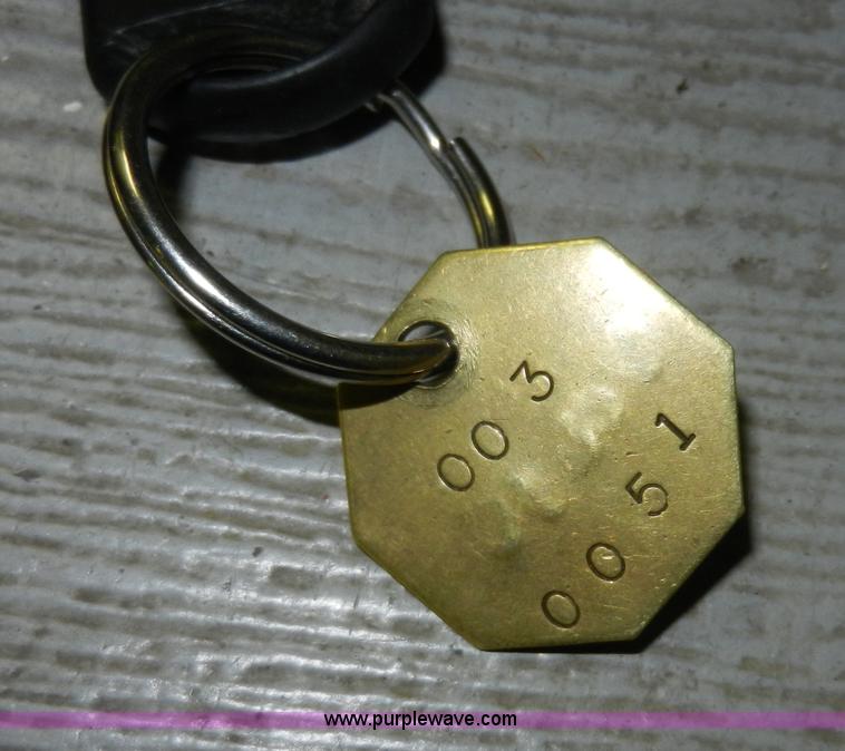 image for item E4156 2001 Ford Taurus LX