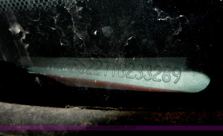 image for item E4156 2001 Ford Taurus LX