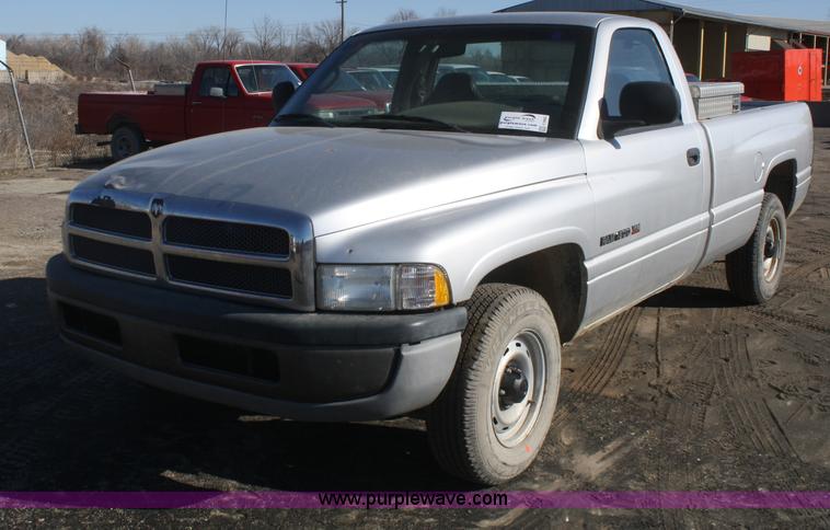 image for item F2965 2001 Dodge Ram 1500 pickup truck
