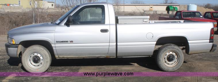 image for item F2965 2001 Dodge Ram 1500 pickup truck