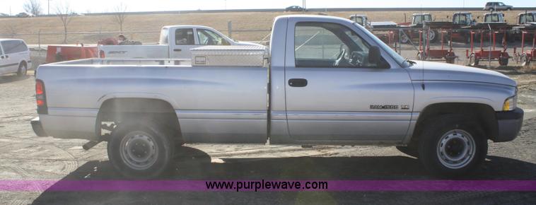 image for item F2965 2001 Dodge Ram 1500 pickup truck
